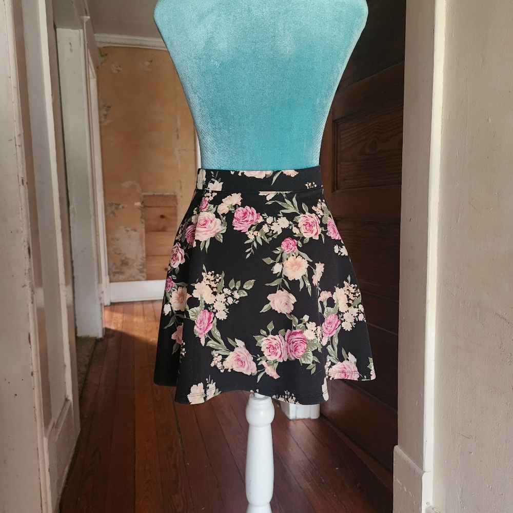 Forever 21 Floral Skater Skirt - Picture 2 of 5